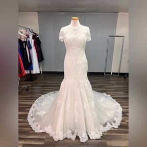 Mary's Bridal Ivory Lace Wedding Dress